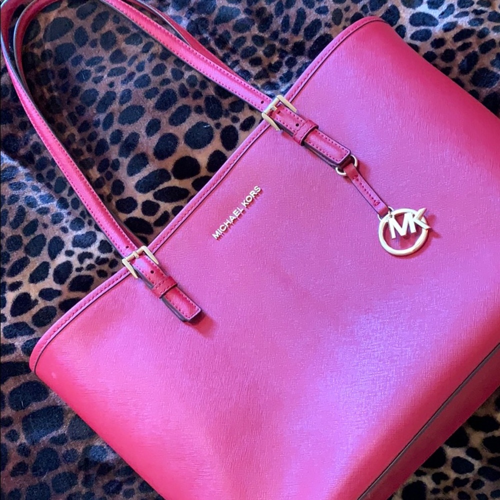 Red Michael Kors Jet Set medium tote bag